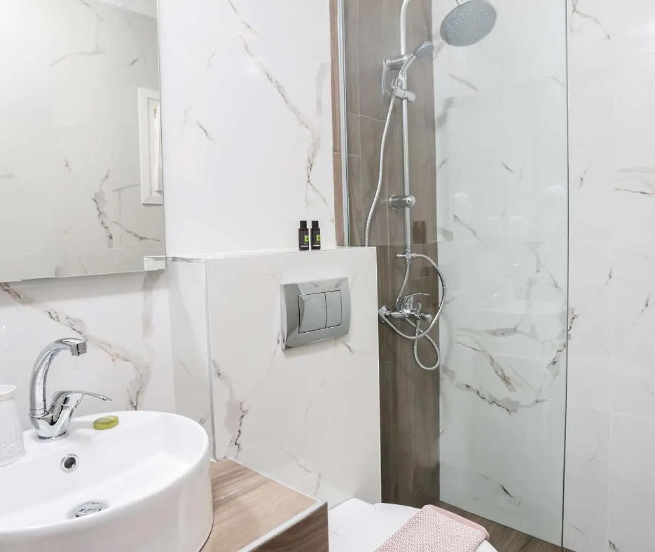 Apartment Downtown Seaside Studios Thessaloniki Greece